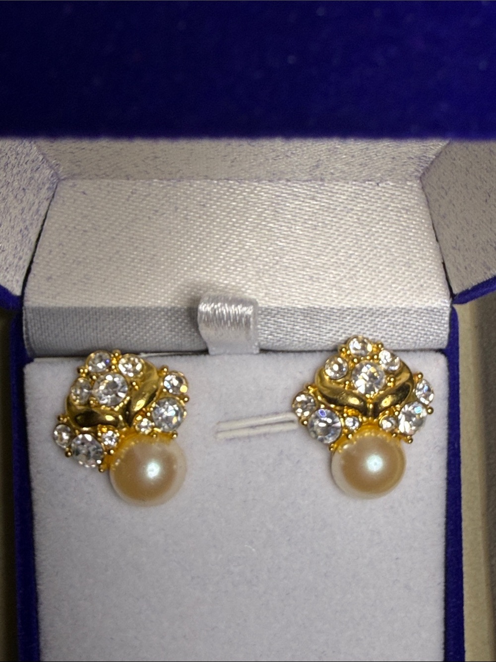 Vintage Style Faux Pearl Rhinestone Floral Stud Earrings Gold Tone EUC